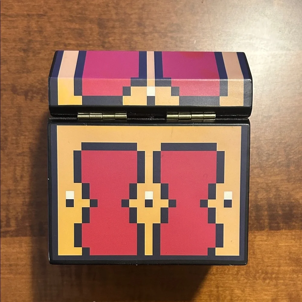 Think Geek Pixel Treasure Chest Jewelry Box